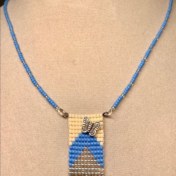 Beaded necklace with pendant - Picture 2 of 3